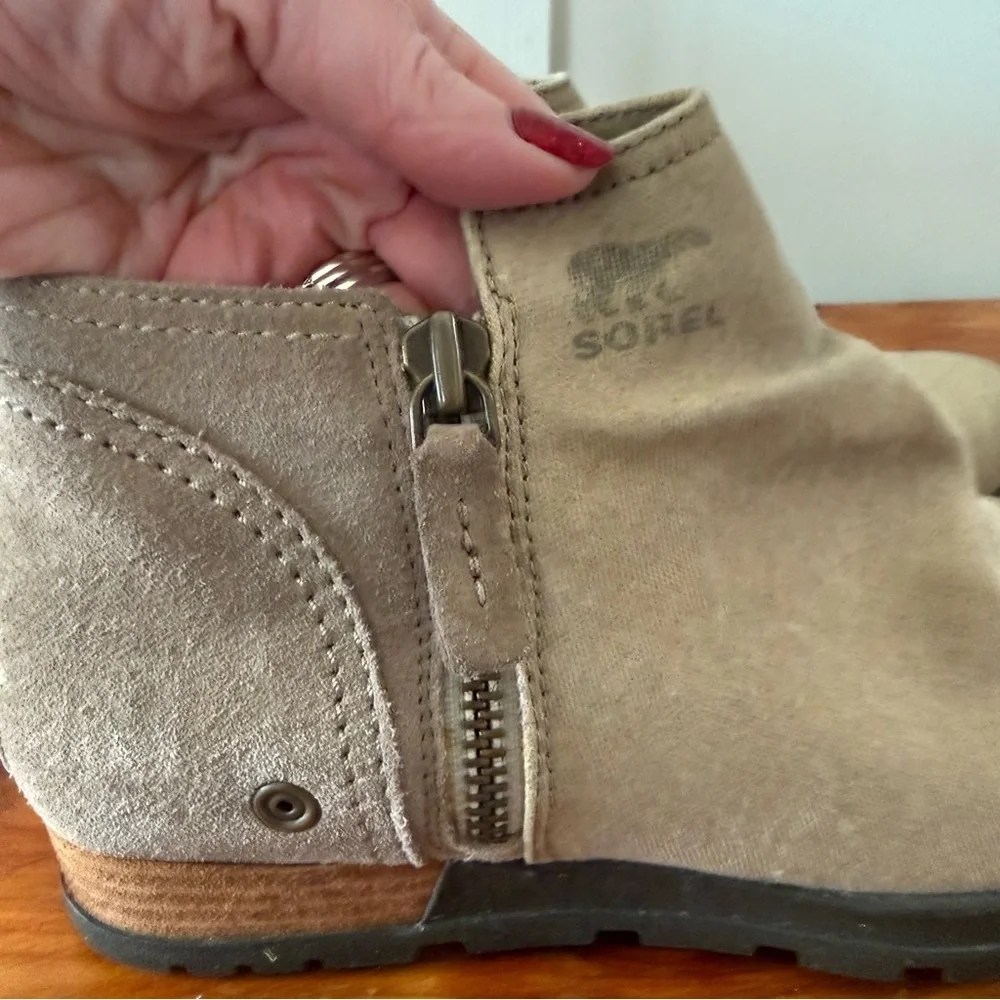 Sorel Major Low Light Tan Booties